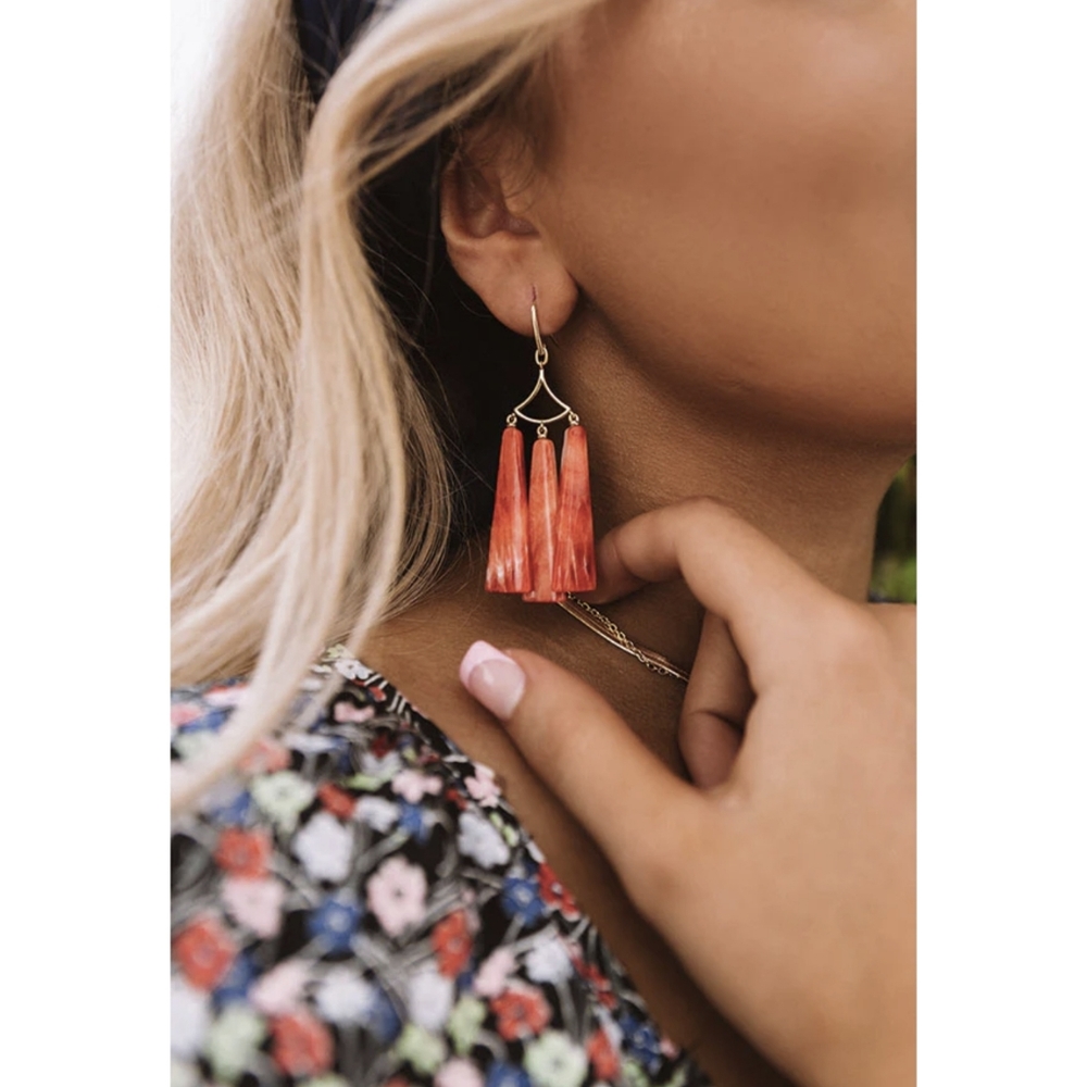 Kendra Scott Red Oyster Shell Layton Statement Earrings - Picture 10 of 11
